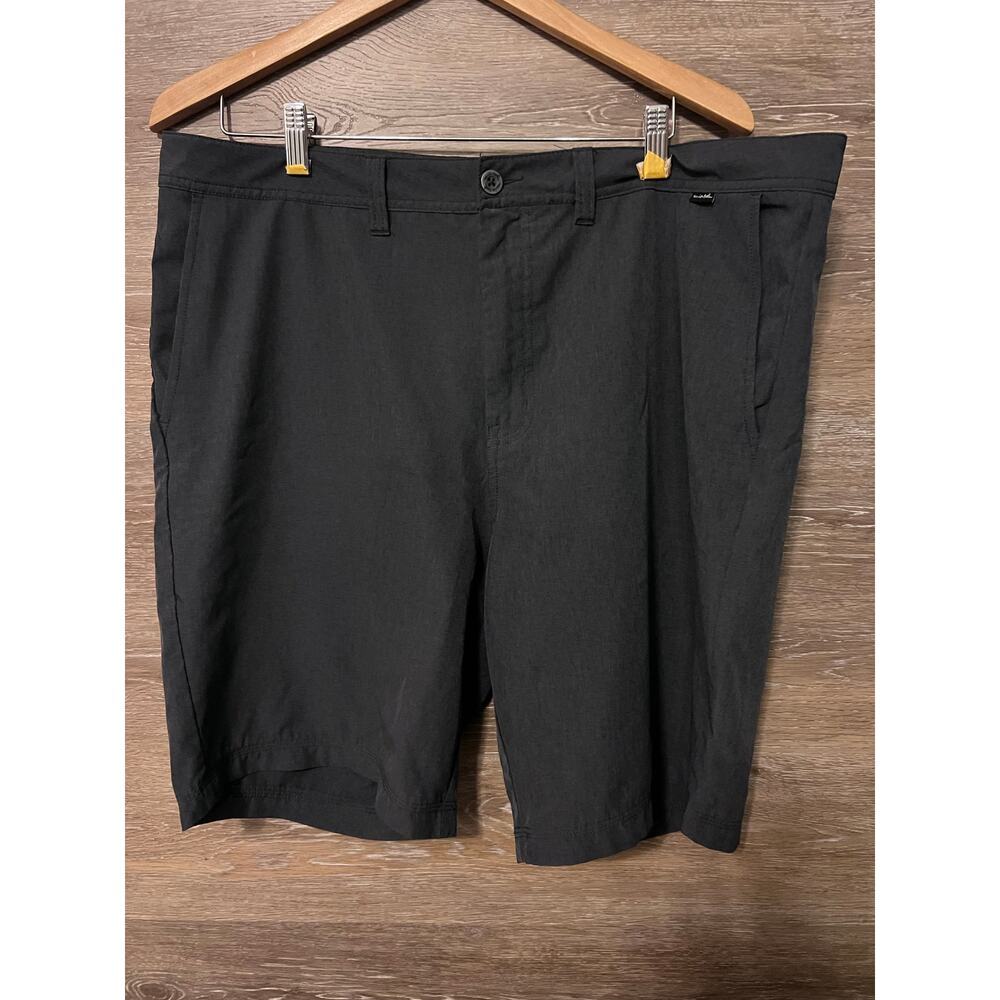 Travis Matthew men shorts gray size 38 golf casual pockets